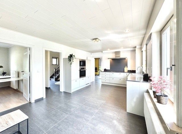 Ruime alleenstaande woning op de Waterhoek foto 15