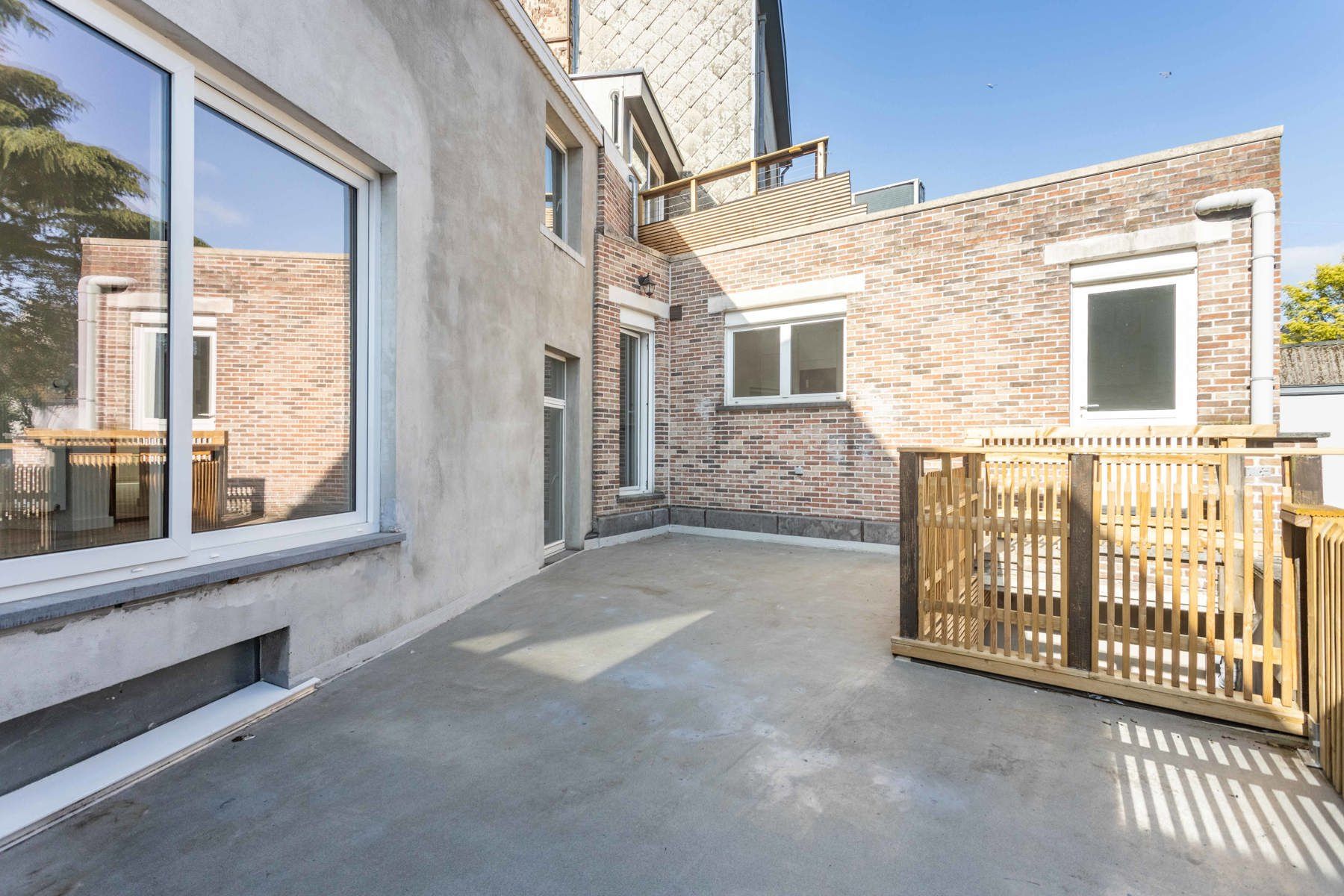 Volledig vernieuwd appartement met terras van 59m2! foto 24