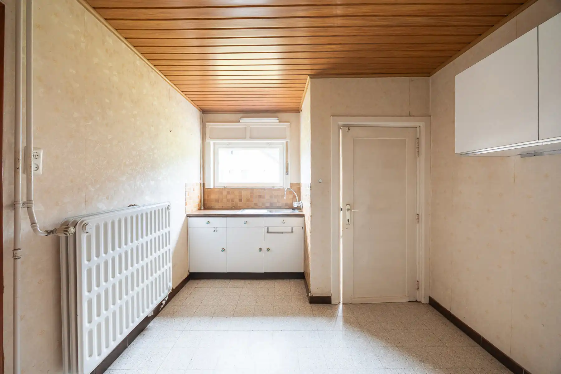 Karakterwoning met veel renovatiepotentieel op toplocatie foto 14