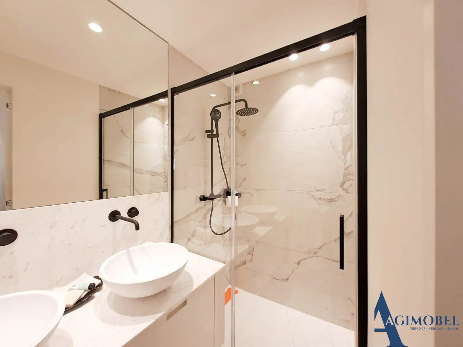 Hypermodern  hoek appartement met twee slaapkamers foto 6