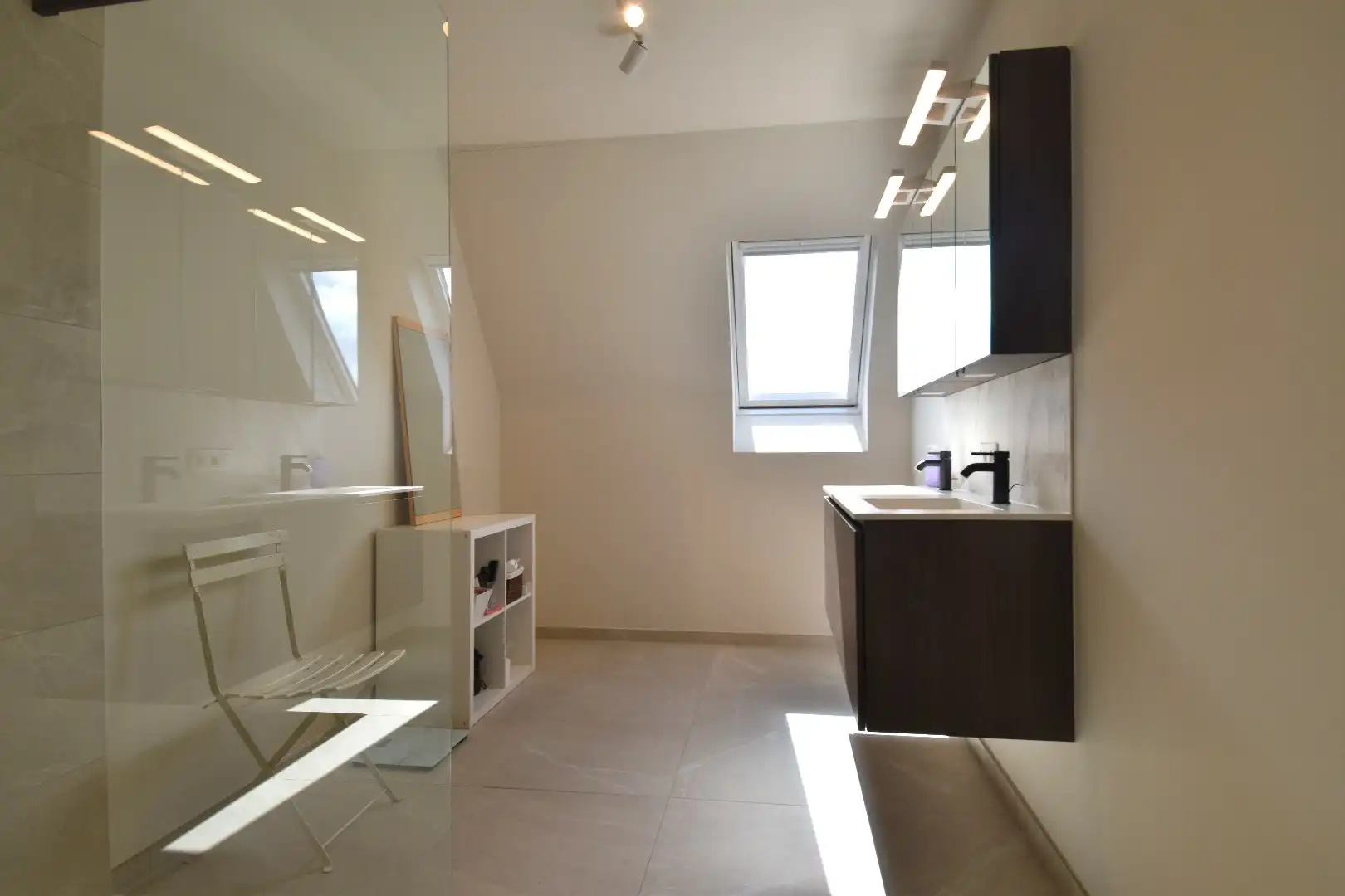 Penthouse (BJ 2021) met 2 slaapkamers, aparte dressing en zonnig terras te koop in Lendelede foto 9