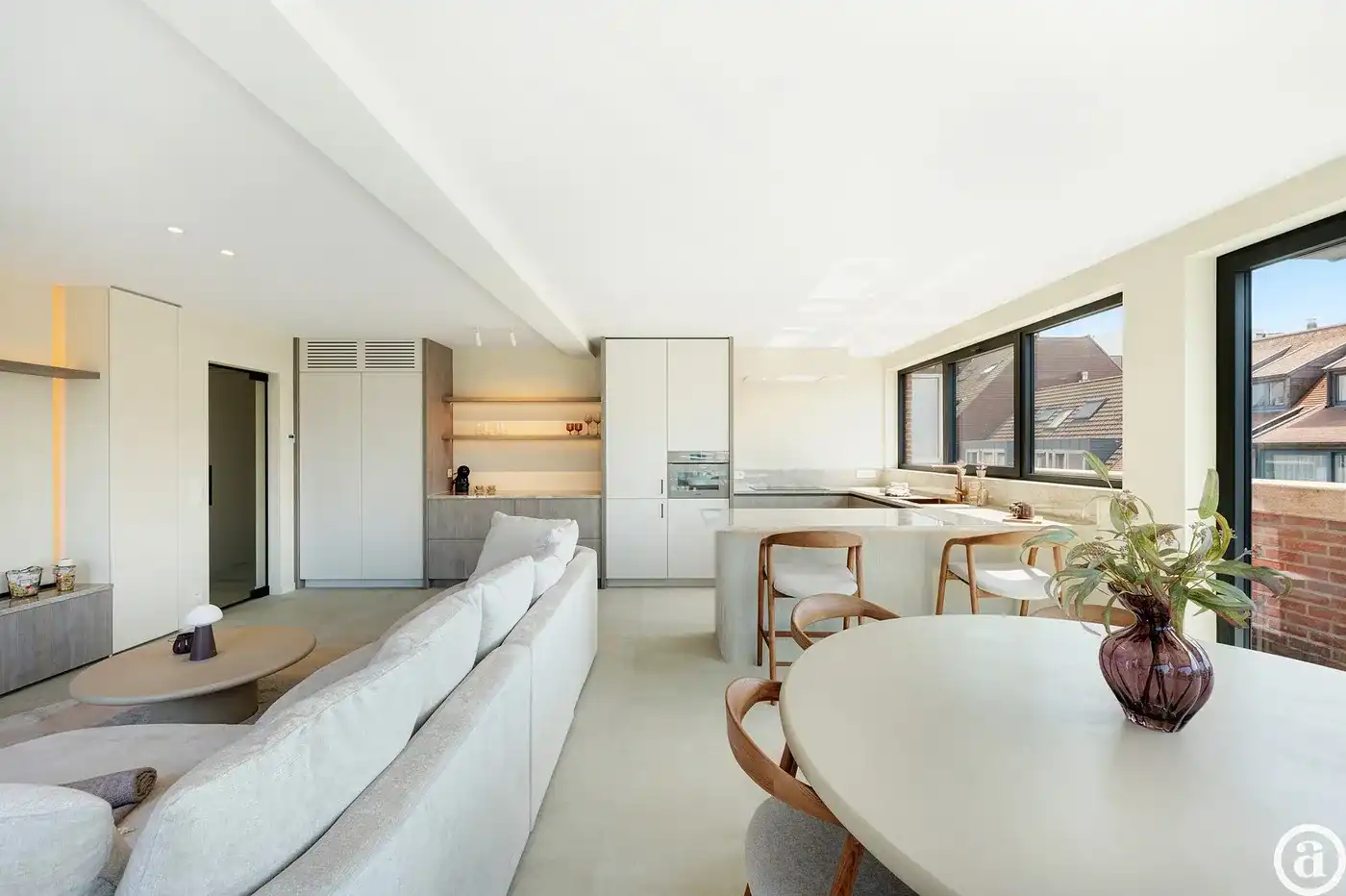 Prachtig gerenoveerd duplex hoekappartement nabij de Lippenslaan foto 14