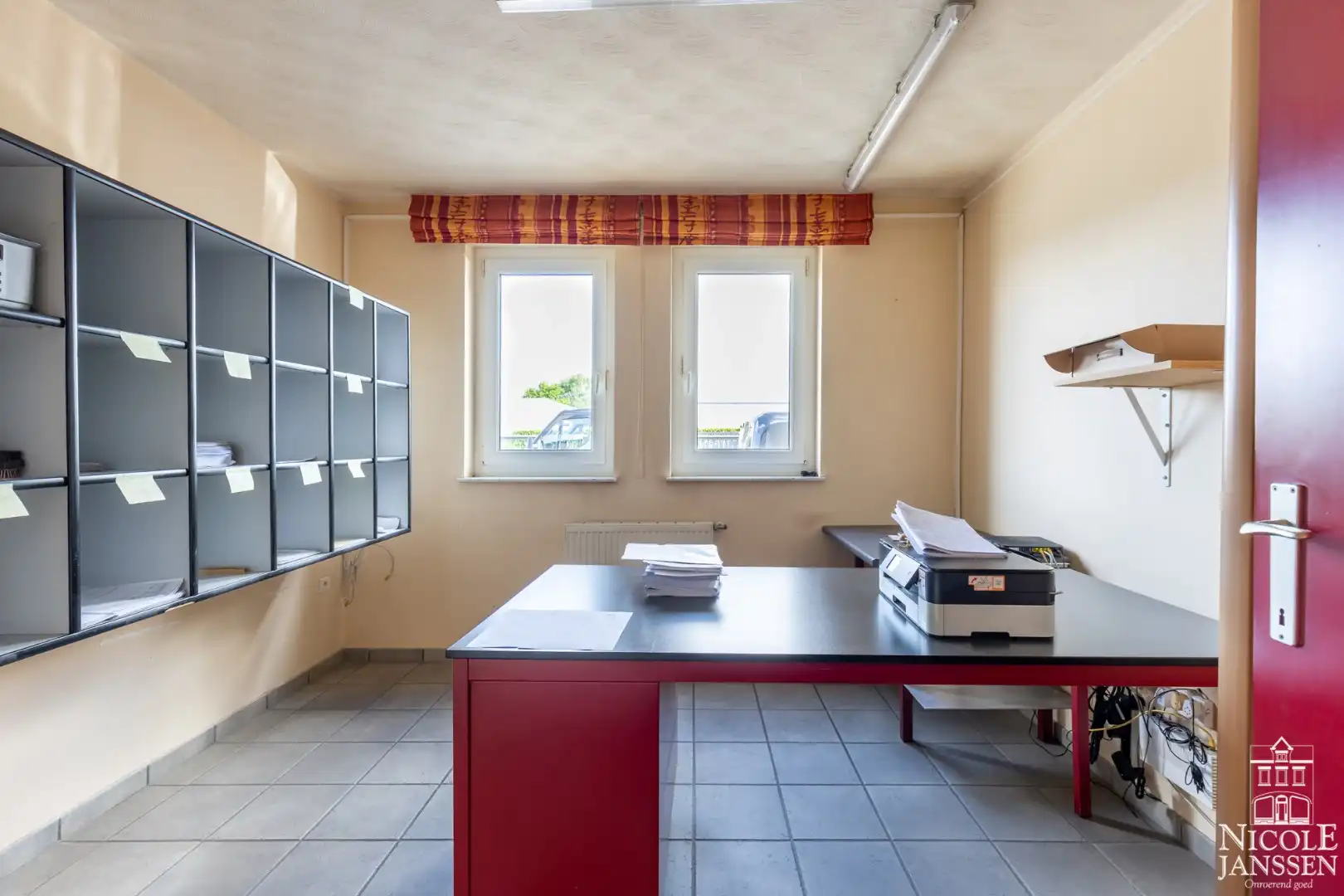 Bedrijfshal met kantoorruimte gelegen op de KMO-zone Kleine Heide. foto 14