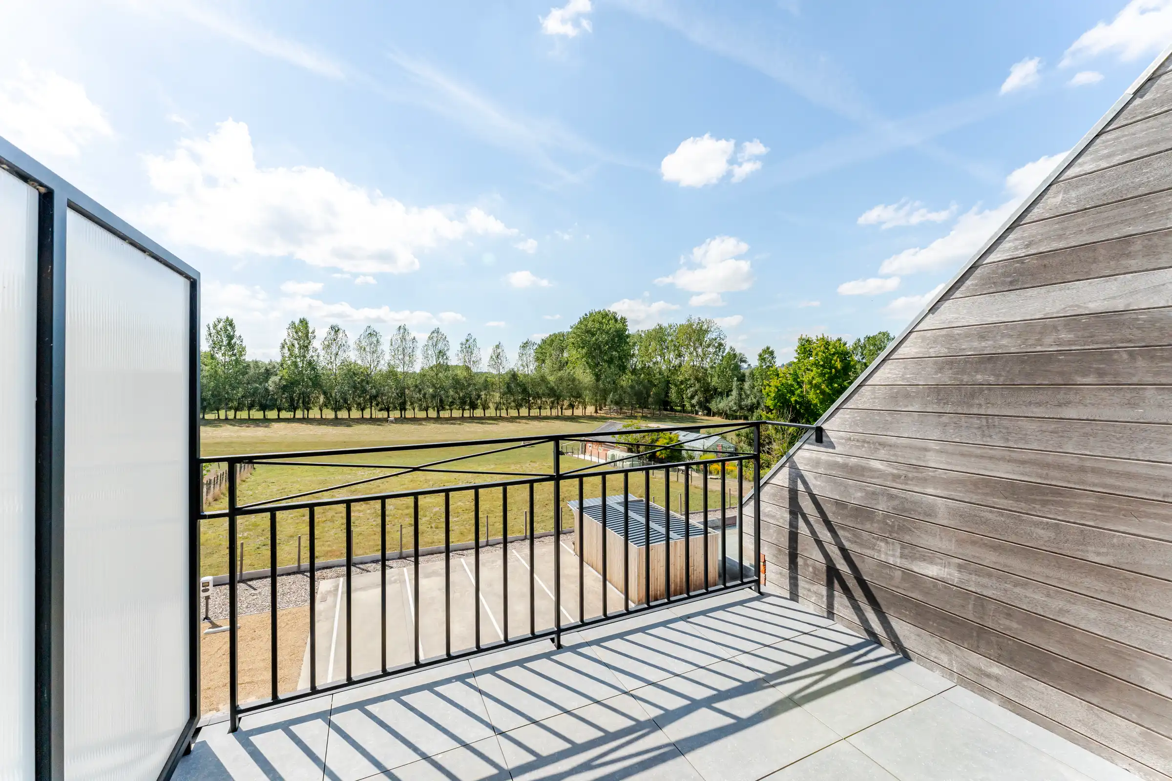 Lichtrijk duplex villa-appartement met groen uitzicht foto 8