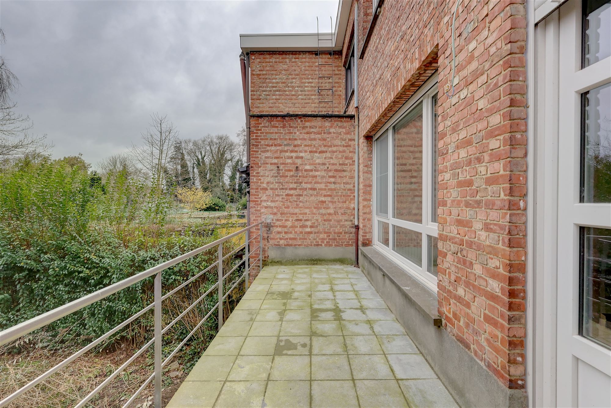 Gerenoveerd huis met tuin en garage te huur in Wilrijk foto 10