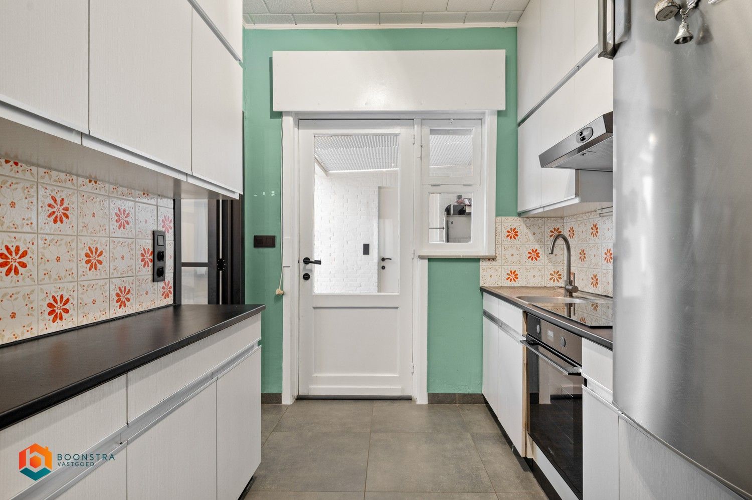 Instapklare woning met 3 slpkrs, garages en tuin te Weerde foto 5
