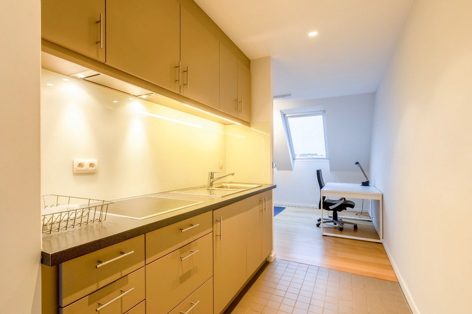Gemeubeld duplex-appartement met terras  foto 10