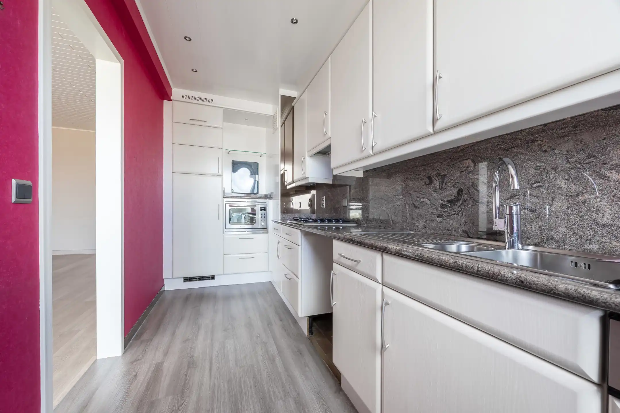 Mooi centraal gelegen appartement met 2 slaapkamers en terras foto 7