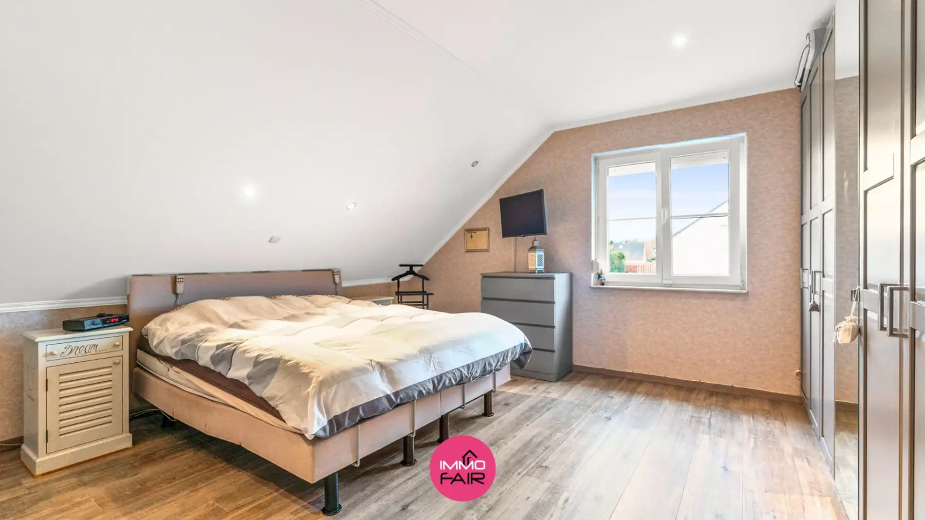 Royale gezinswoning op perceel van 829 m² op 5 minuten van Maastricht! foto 11