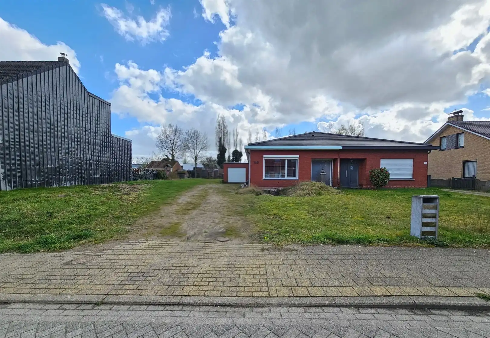 Gerenoveerde woning met 1 slaapkamer, grote tuin en garage foto {{pictureIndex}}
