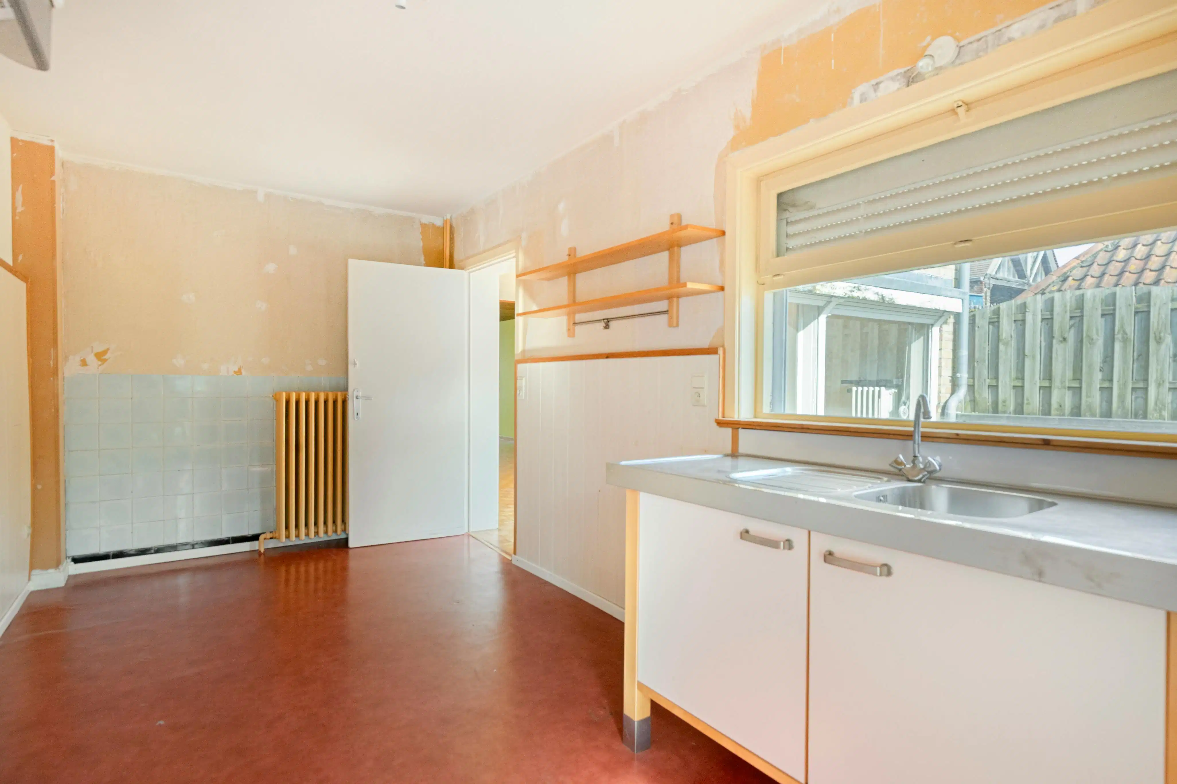 Te renoveren huis met inpandige garage (5) in hartje Brugge foto 7