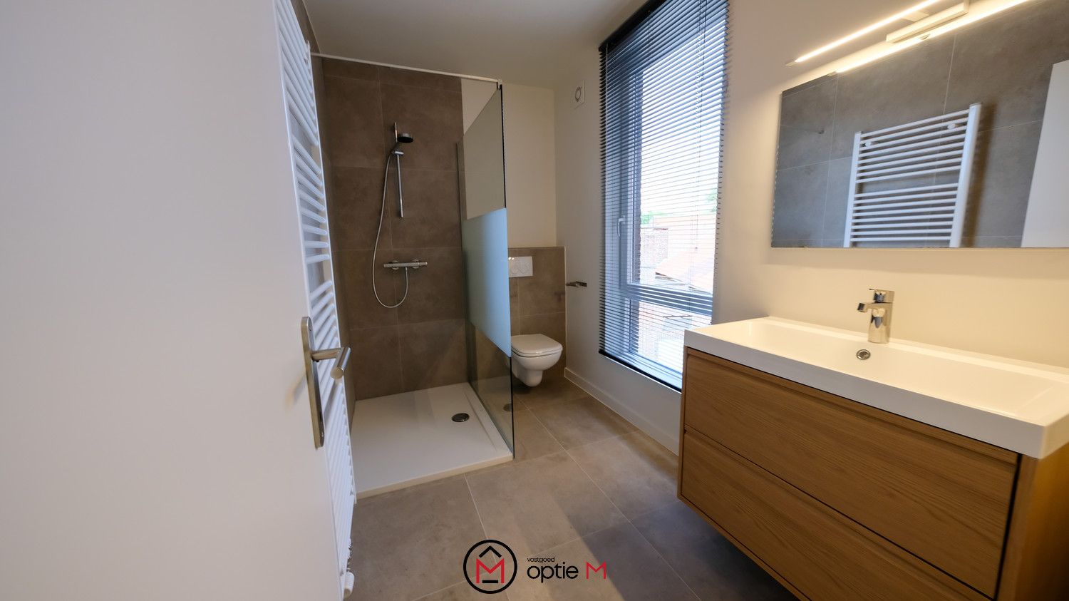 RUIM APPARTEMENT MET 3 SLAAPKAMERS, TERRAS EN GARAGEBOX foto 10