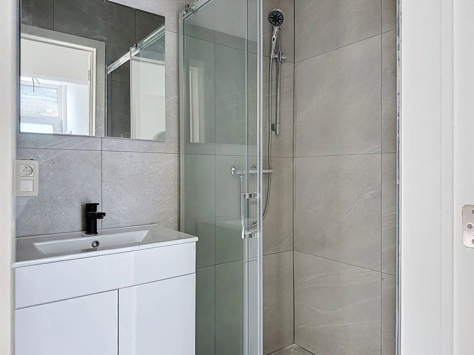 Gerenoveerde half open bebouwing met vlotte verbinding naar A12 foto 3