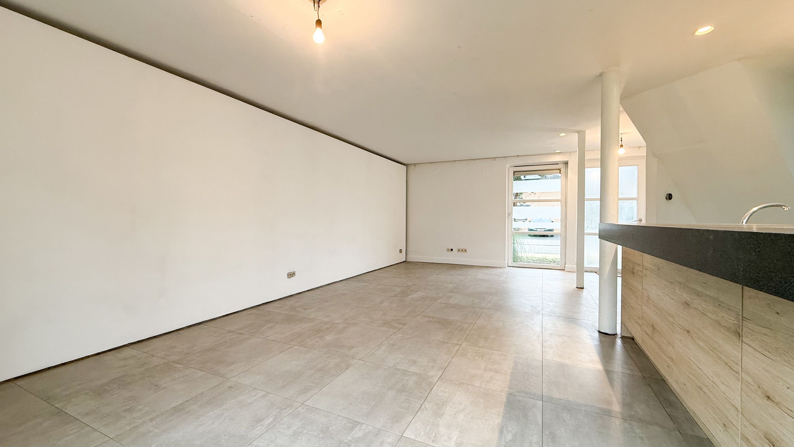 Te renoveren woning met grote tuin in doodlopende straat! foto 12