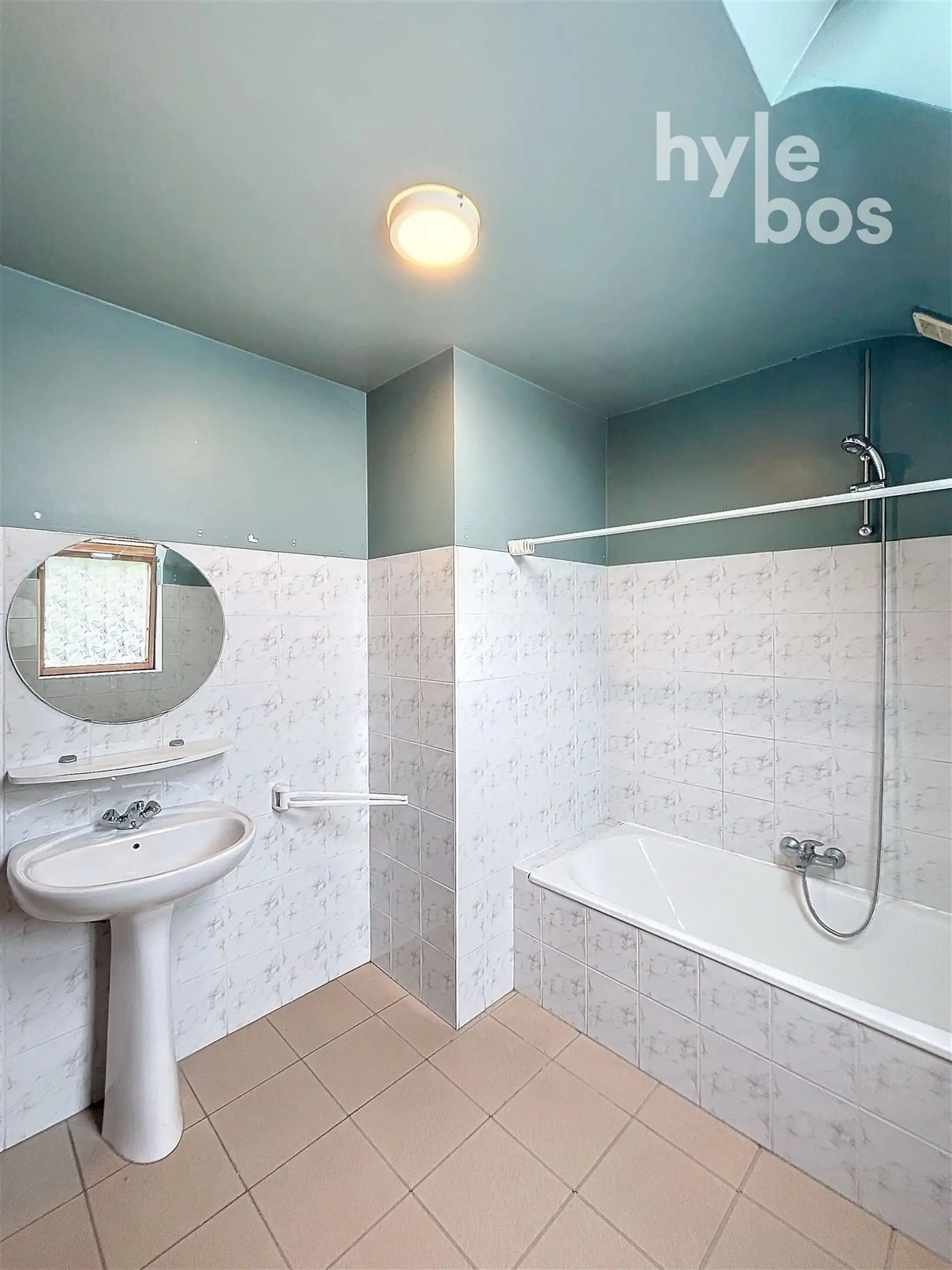 Ruim, instapklaar duplex appartement met garage foto 7