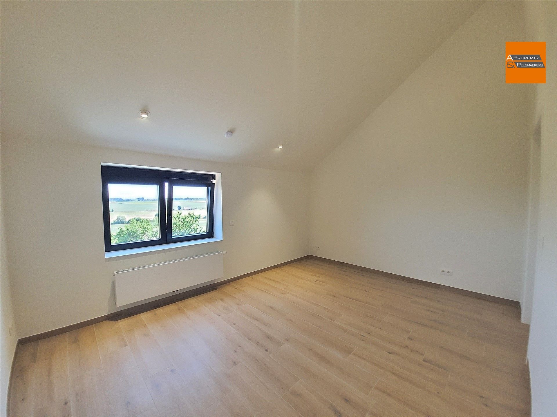 Nieuwbouw woning met 3 slaapkamers en tuin op toplocatie foto 18