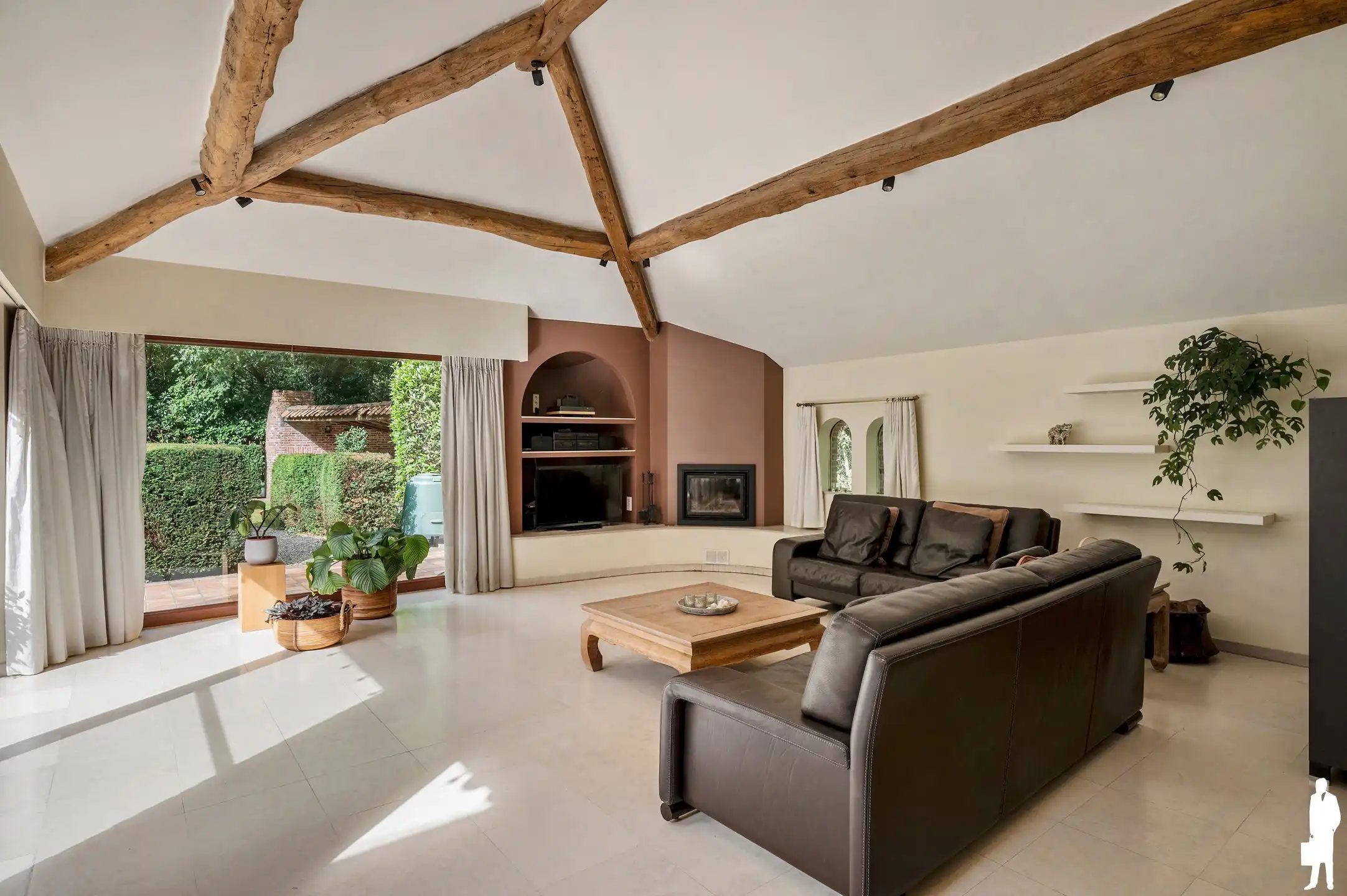 Karaktervolle gelijkvloerse villa op ca. 2.000 m² in zeer rustige, gegeerde en autoluwe wijk Dennendael en dichtbij het natuurgebied foto 13