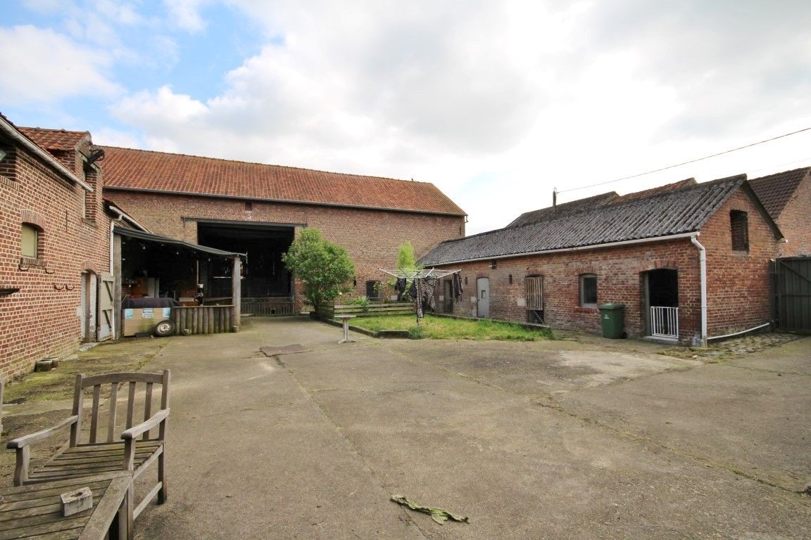 Charmante ruime hoeve met 3 slaapkamers nabij de E40 foto 24