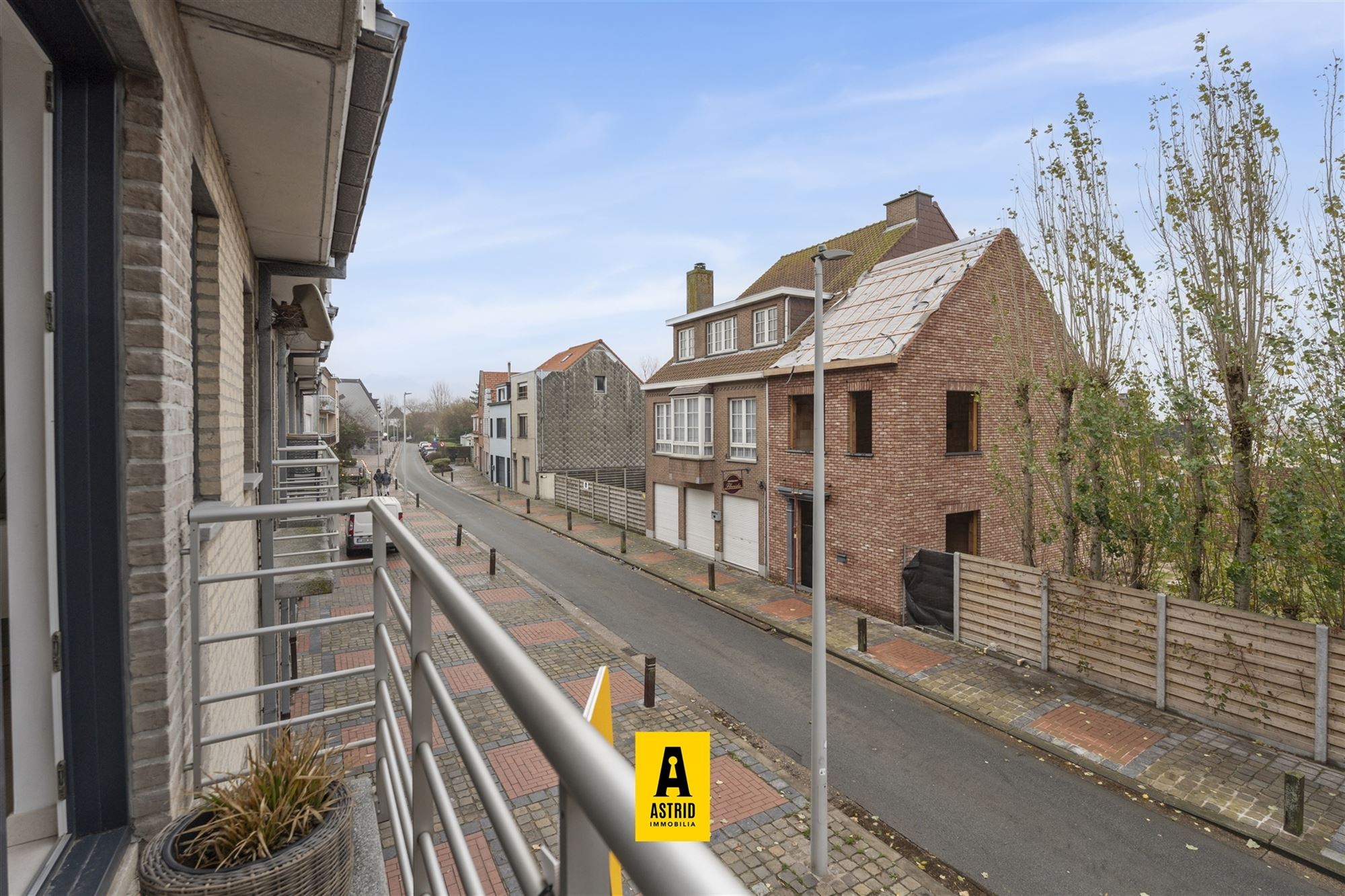 Instapklaar zonnig 2-slaapkamerappartement en garage in Bredene foto 12