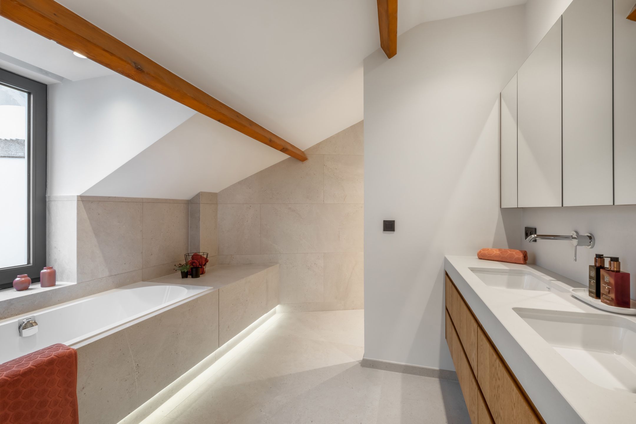 Penthouse met zeer ruim terras( 30m²), privé lift en spa foto 16