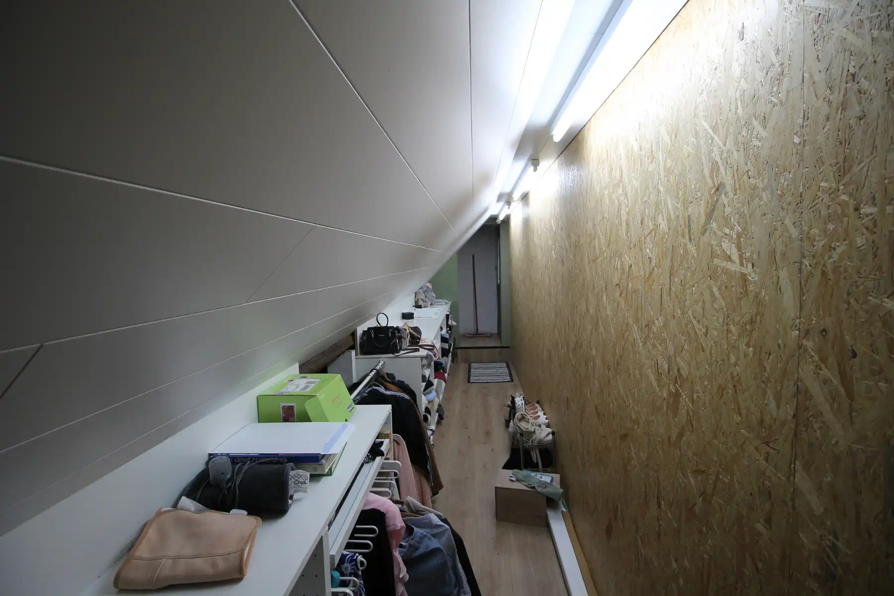 Gerenoveerde gezinswoning met 3 slaapkamers, terras en tuin op een zeer centrale, doch rustige ligging. foto 14