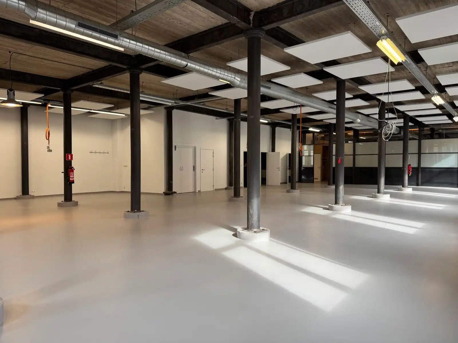 Loftkantoor (530m²) in industrieel gebouw. foto 5