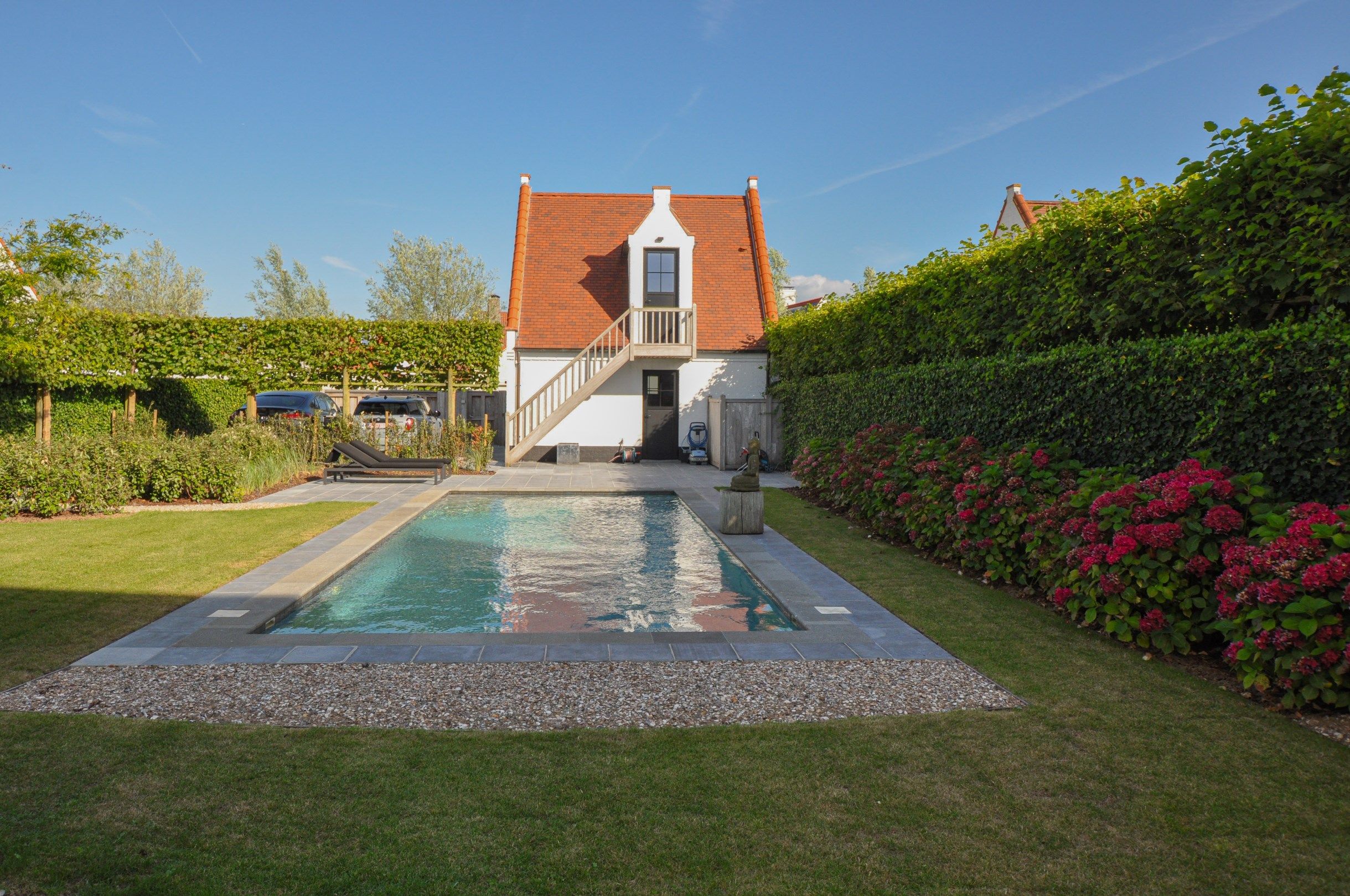 Stijlvolle, instapklare alleenstaande villa met zwembad en een uniek open zicht over de polders. foto 2