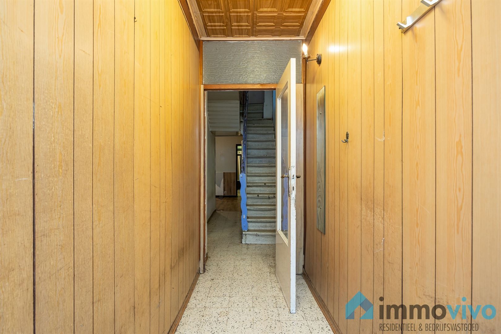 Ruime te renoveren gezinswoning met 4 slpk's en tuin foto 15