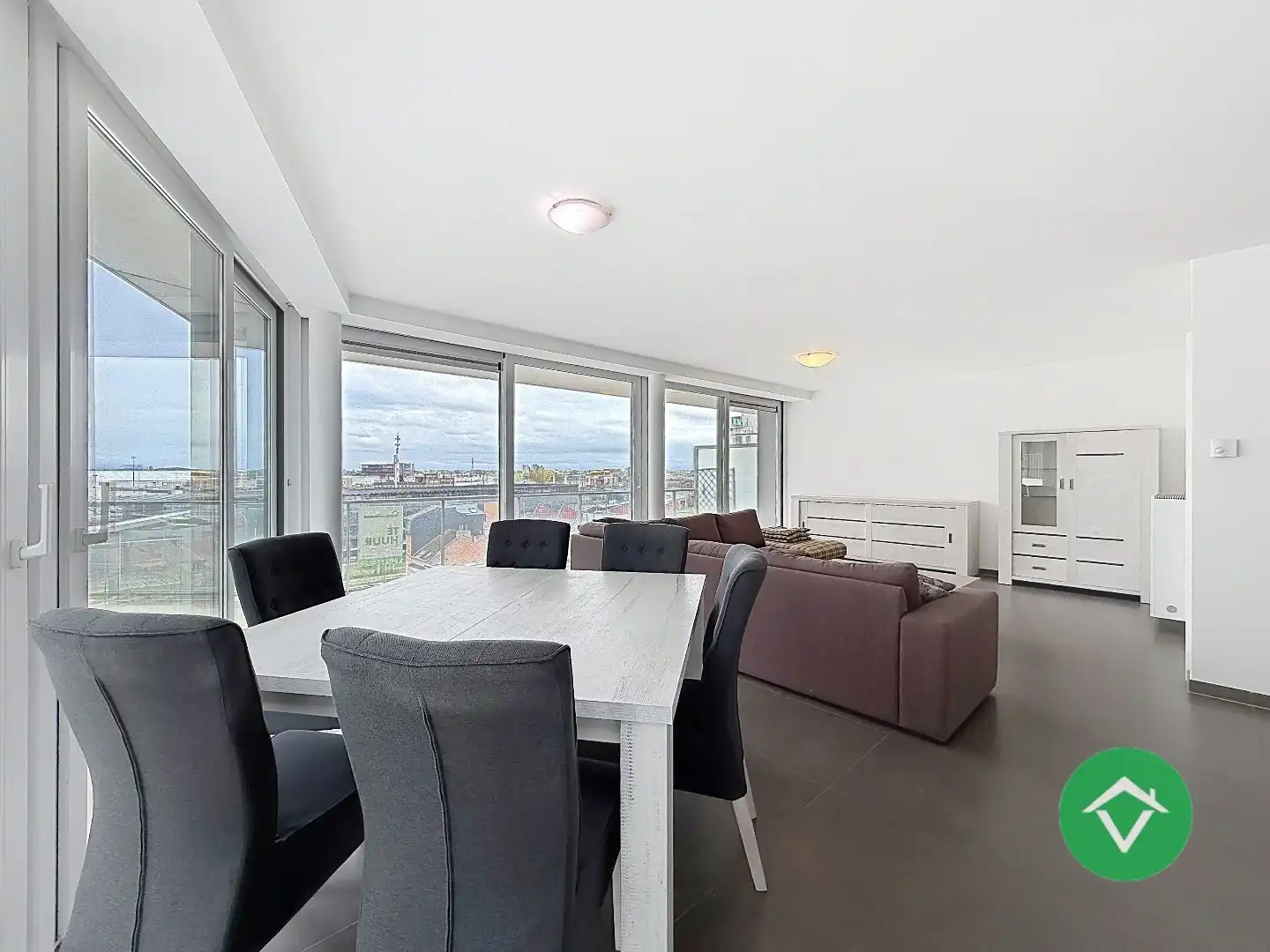 Appartement met 2 slaapkamers en ruim terras te Oostende foto 6