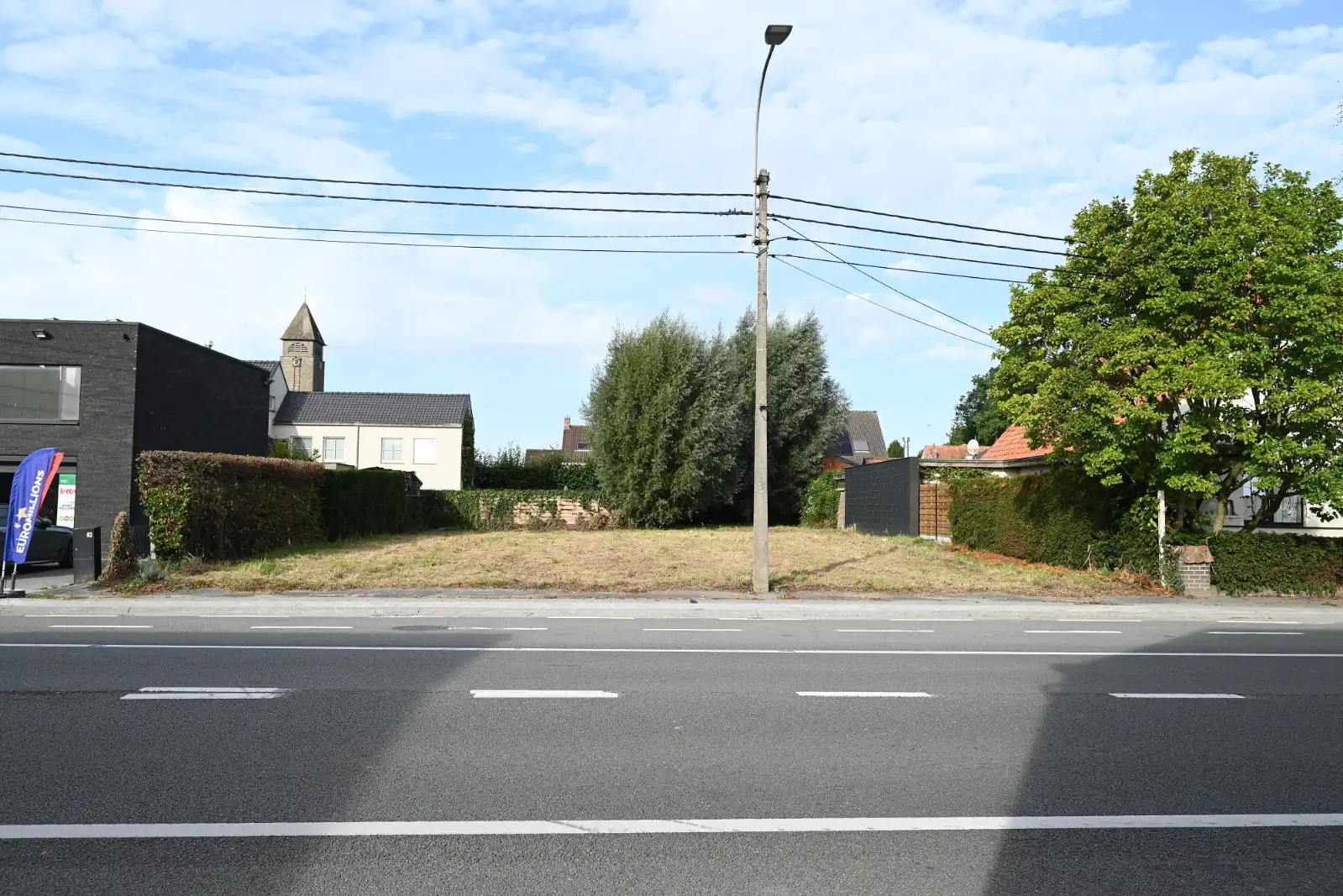 Ruime bouwgrond van 700 m² op uiterst commerciële ligging in Meulebeke (Tielt) foto 2