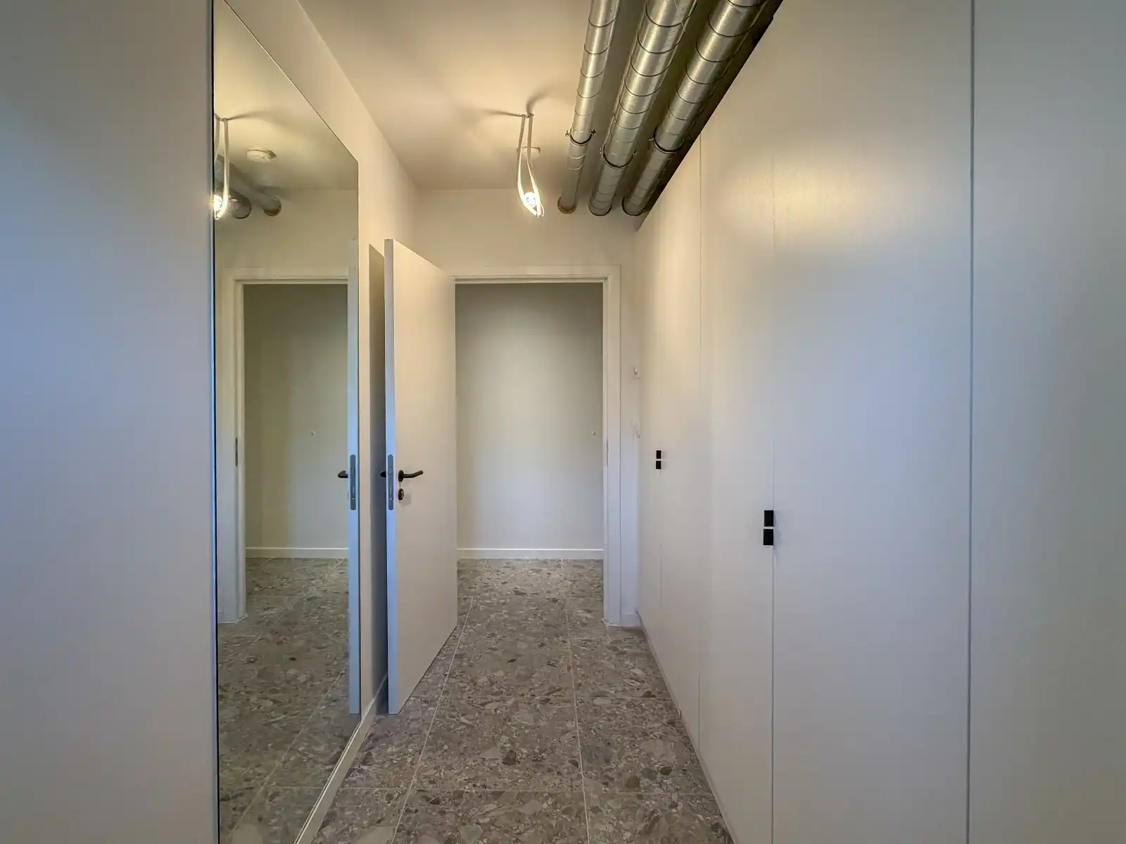 Gerenoveerd 2-slaapkamerappartement met uitzicht op Sint-Baafskathedraal foto 20