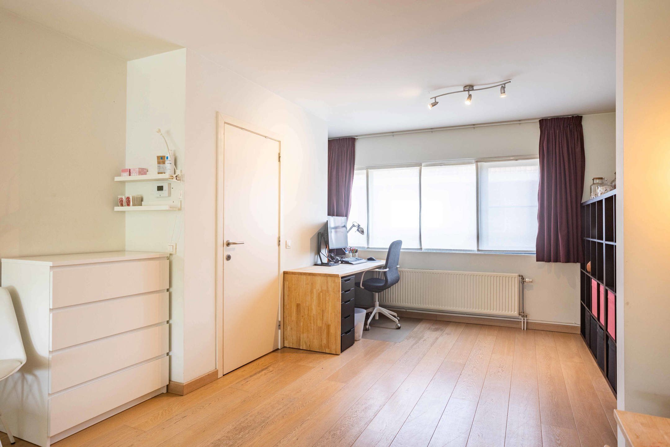 Goed gelegen, ruime & instapklare eigendom met tuin & garage foto 19