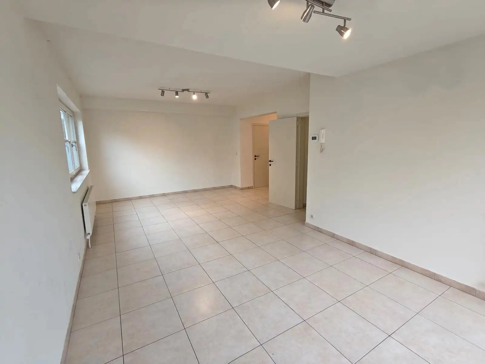 Gelijkvloers appartement met 2 slaapkamers en garage foto 3