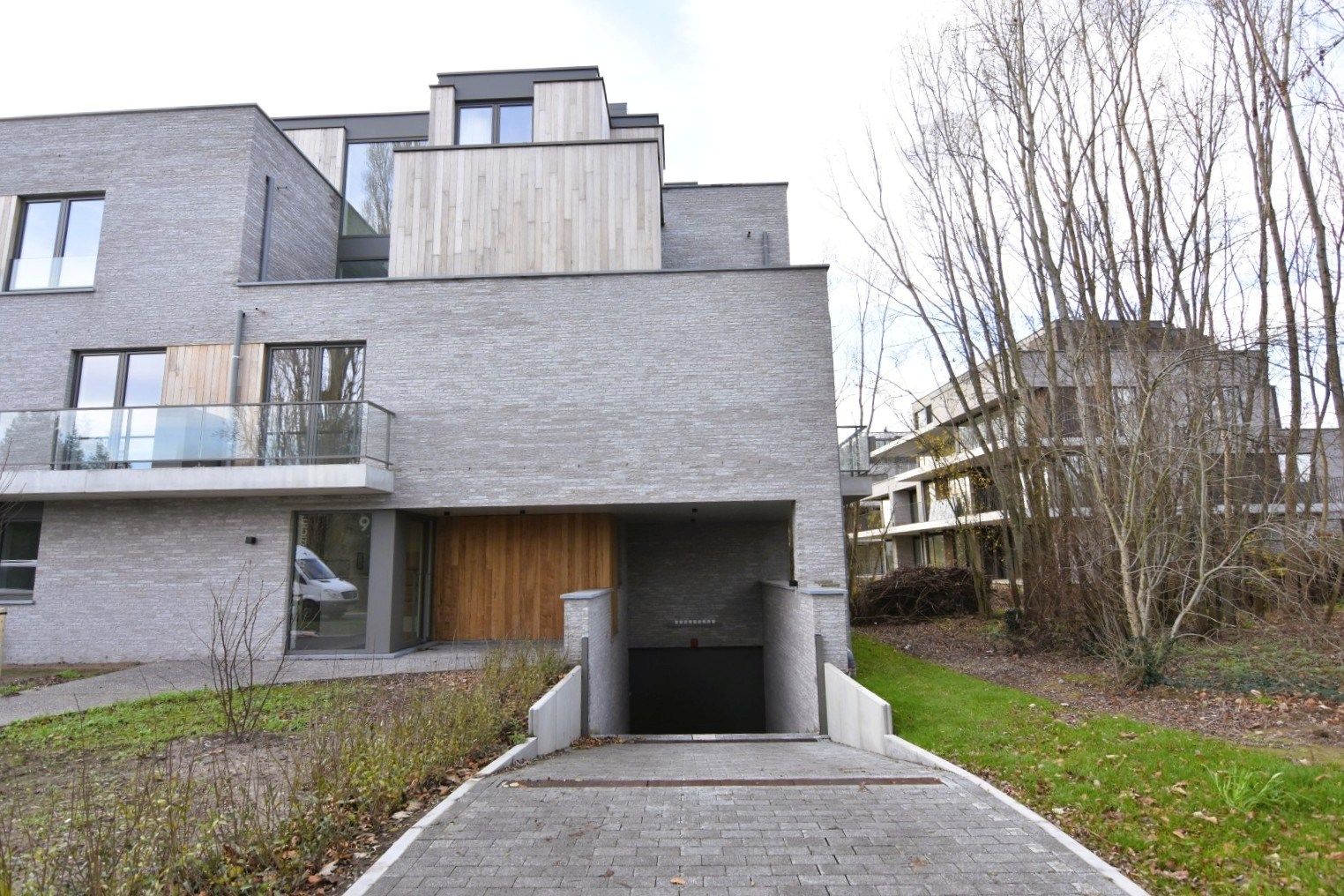 Gloednieuw 2-slpk appartement in moderne woonresidentie met vijverzicht foto 3