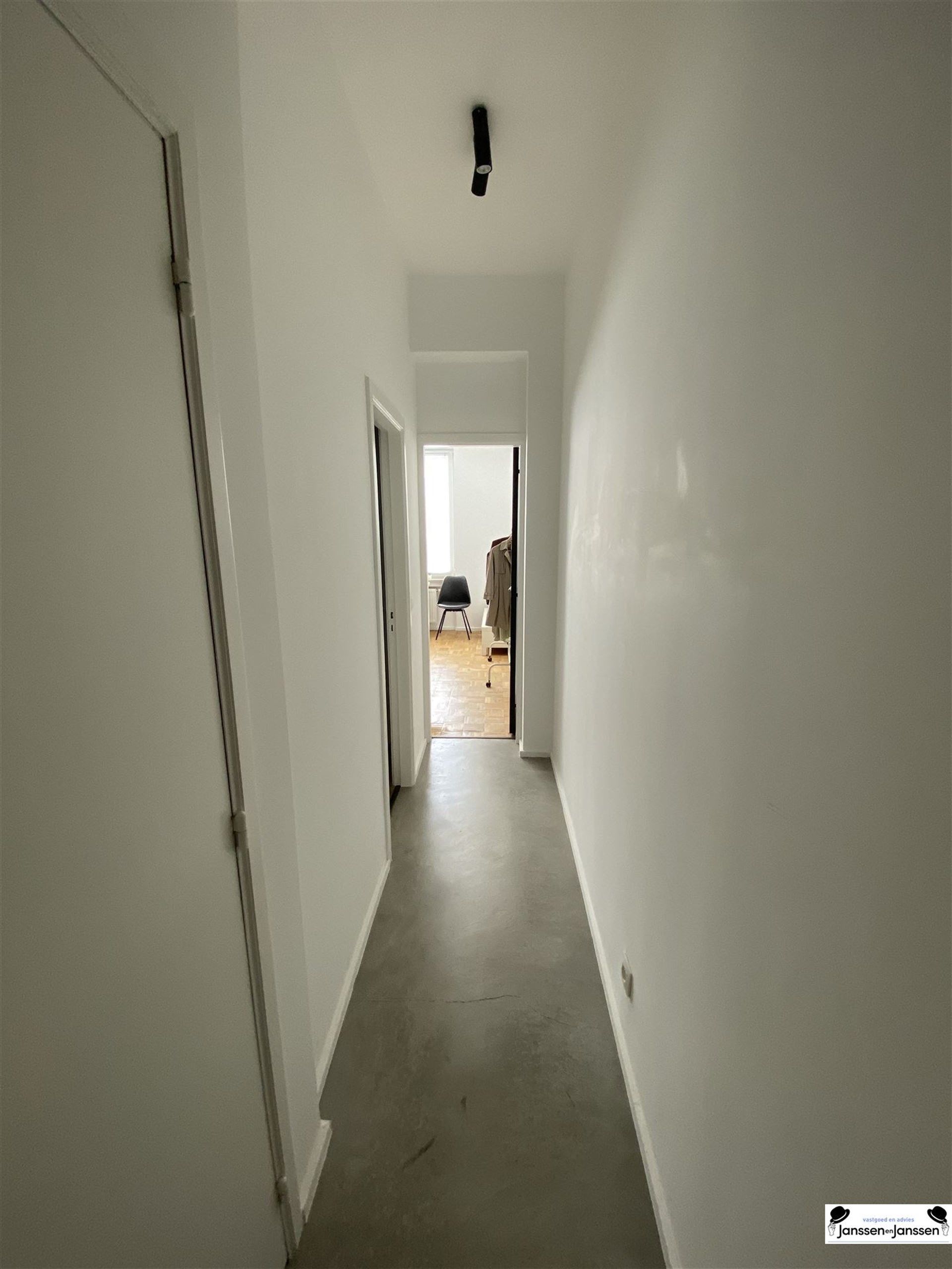 Mooi afgewerkt 2 slaapkamer appartement op en top locatie in Antwerpen foto 10