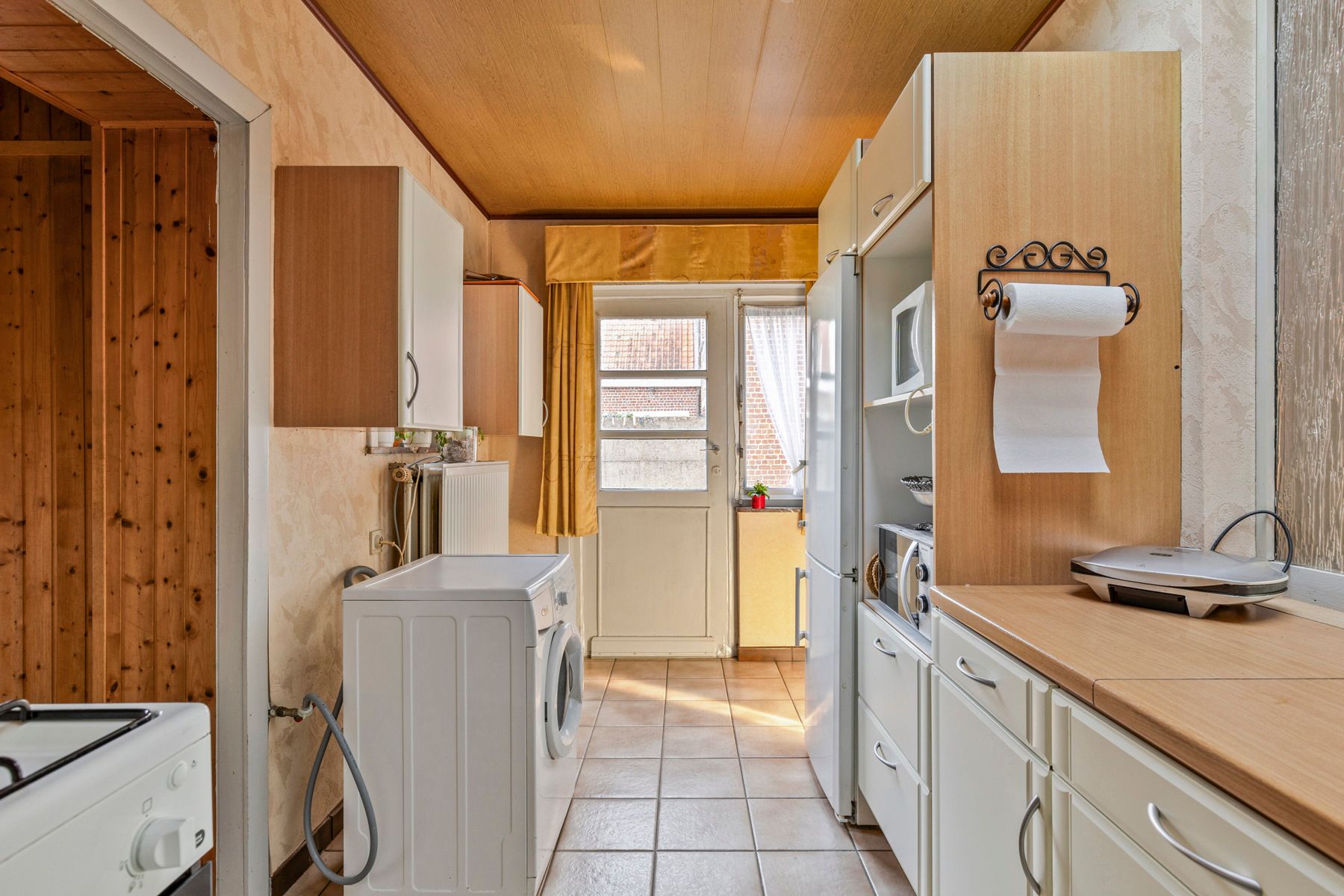 Gezinswoning met 4 slaapkamers, 2 badkamers, garage en tuin foto 8