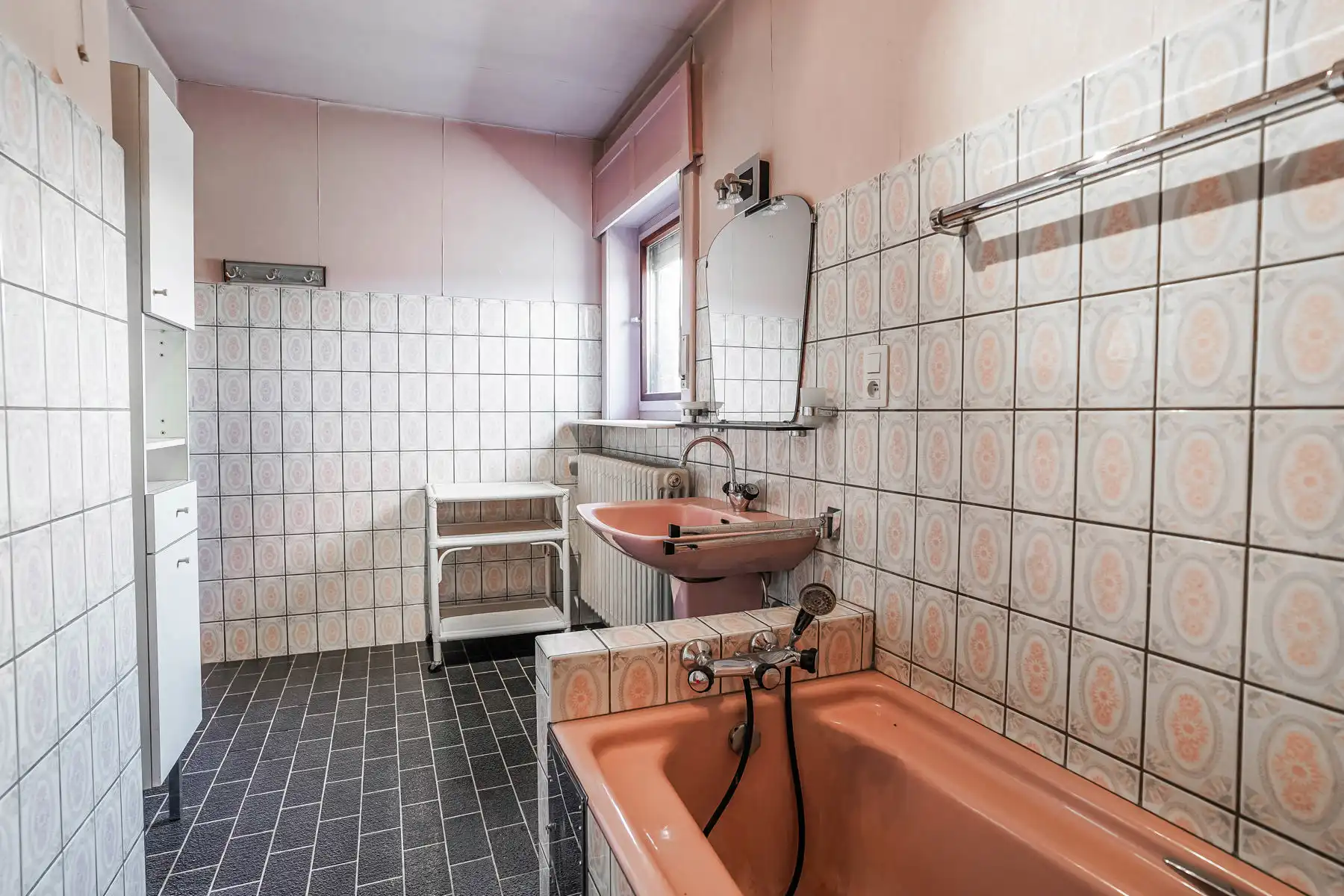 Te renoveren, vrijstaande woning op een perceel van 1070 m² foto 30