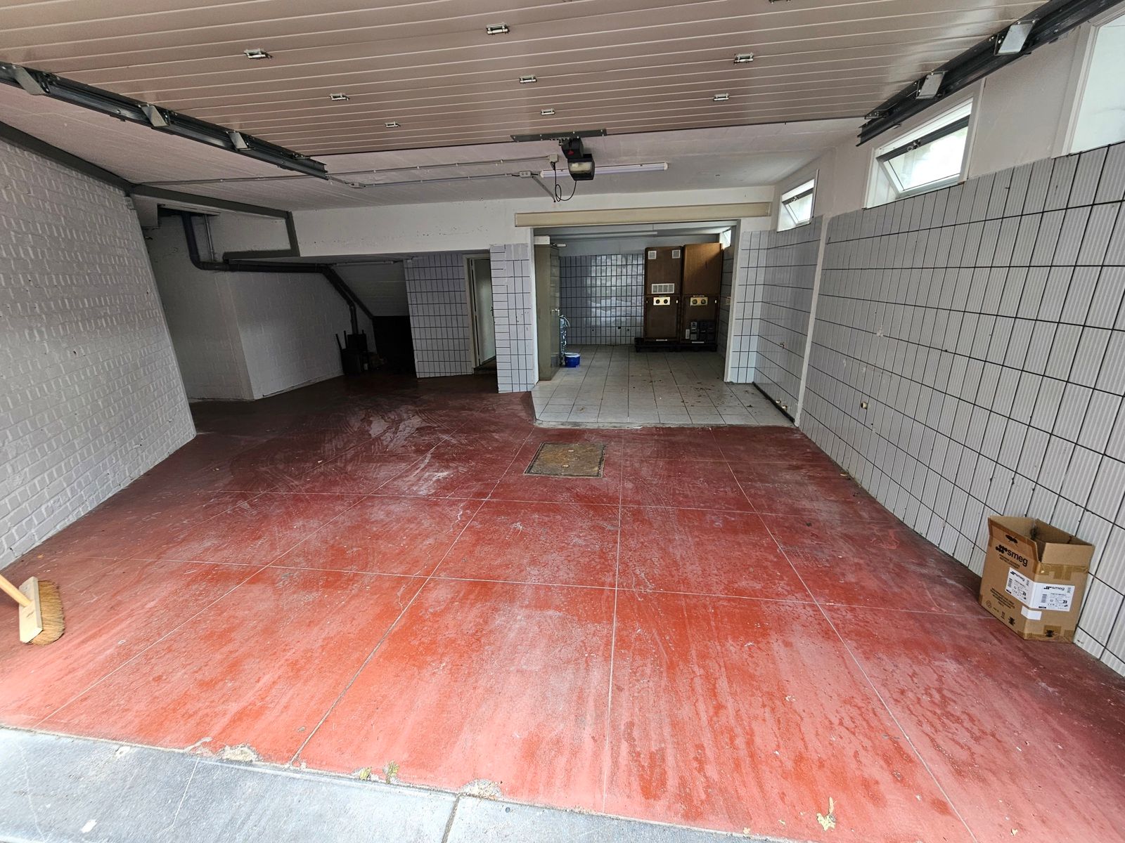 Ruime garage/opslagruimte (79m²) foto 3
