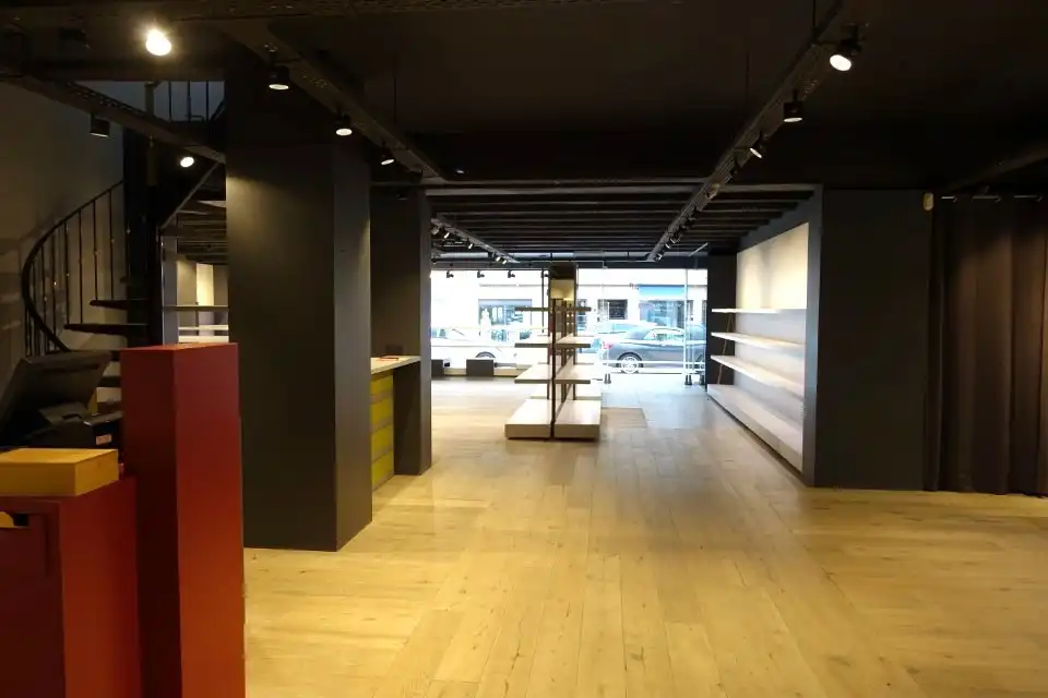 Ruime handelszaak (ca. 290m²) met grote visibiliteit foto 4