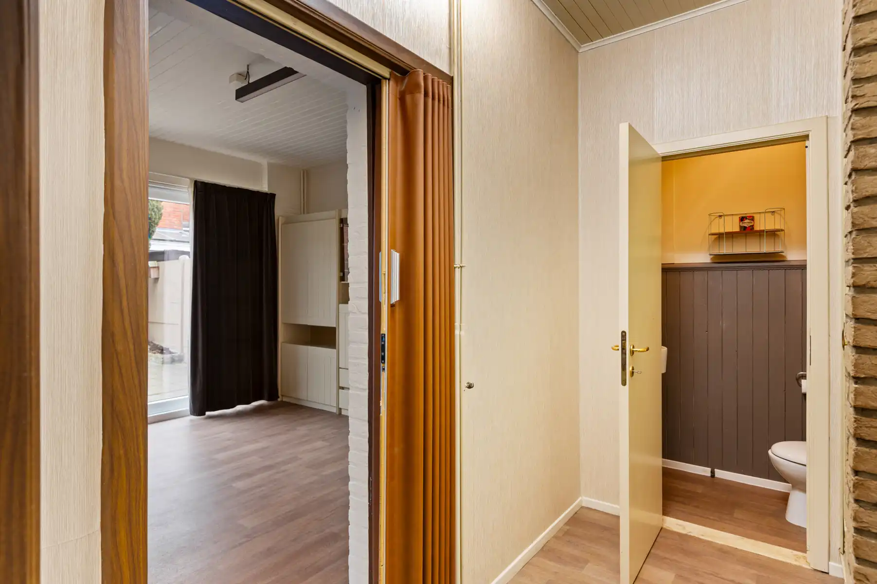 Gelijkvloers handelsruimte met koer én woonst op verdieping foto 4