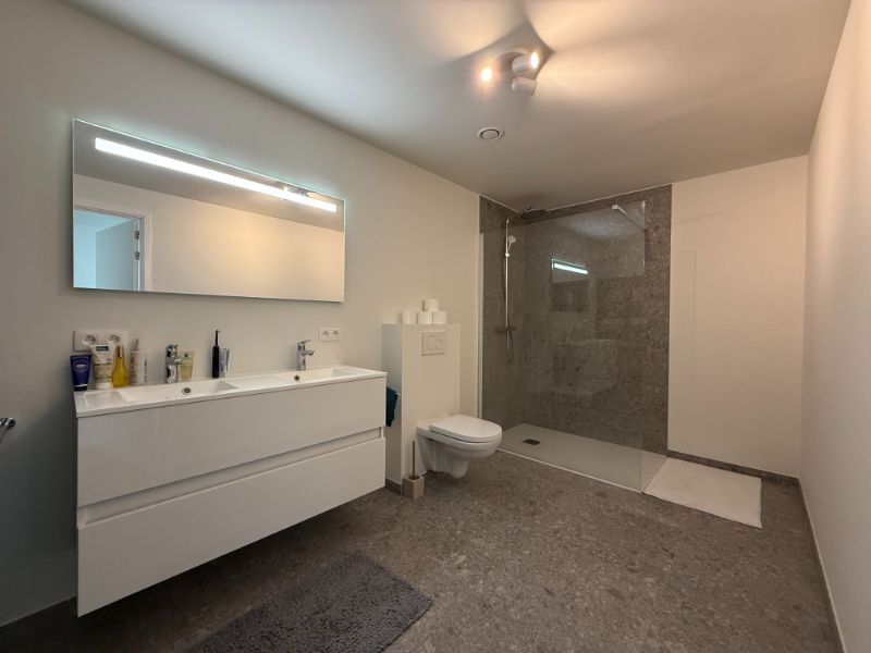 Modern en rustig gelegen appartement met mooi terras foto 8