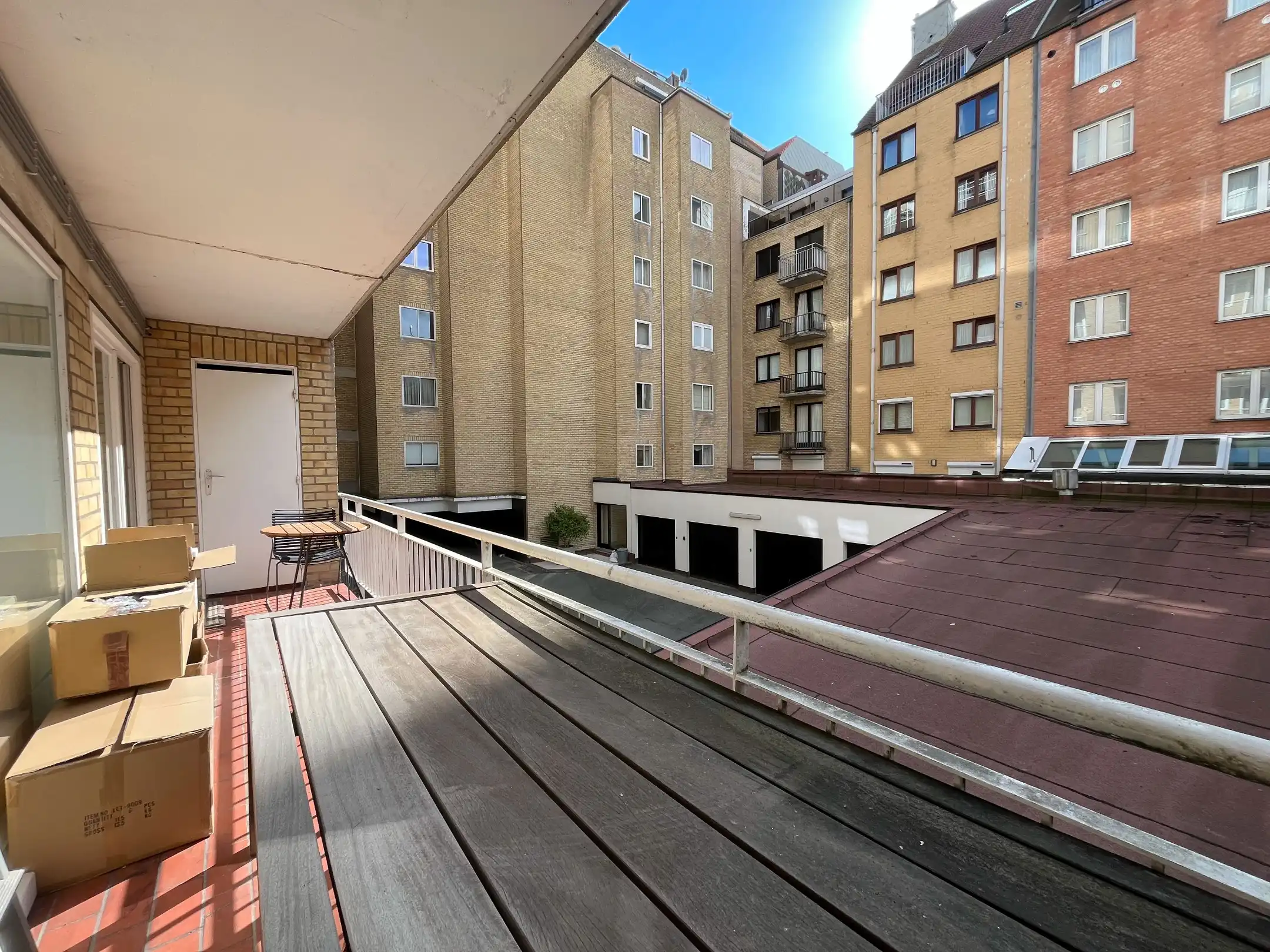 Ruim handelspand op de Zeedijk in het Zoute met circa 7m. etalage. foto 8