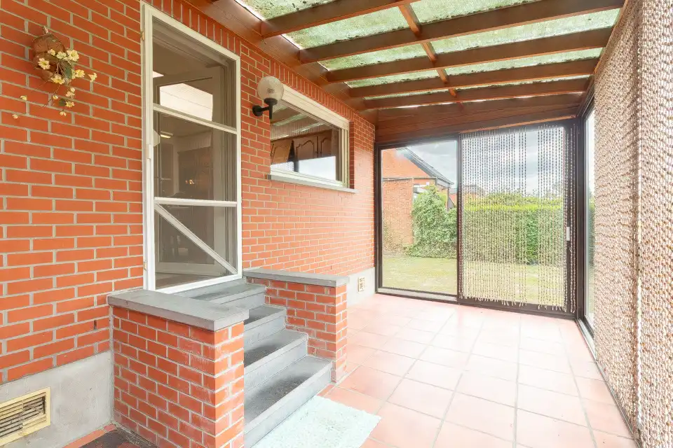 Halfopen gezinswoning met grote tuin in groene omgeving foto 15