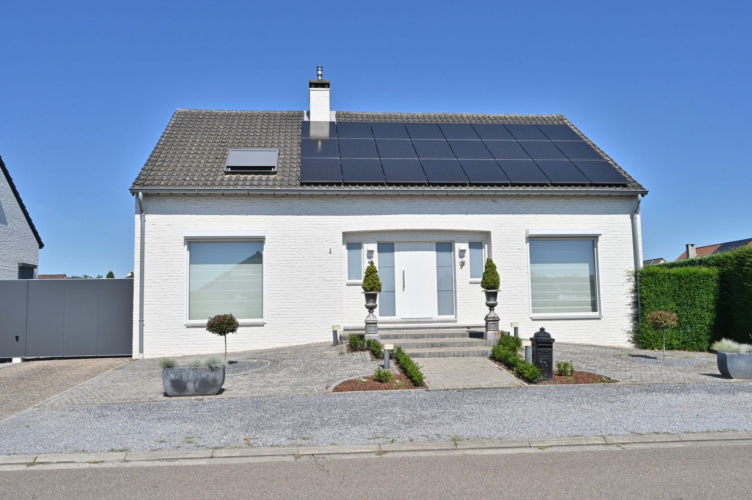 Royale, moderne gezinswoning met 24 zonnepanelen en een verwarmd zwembad, rustig gelegen in geliefde omgeving te Lanaken foto 35