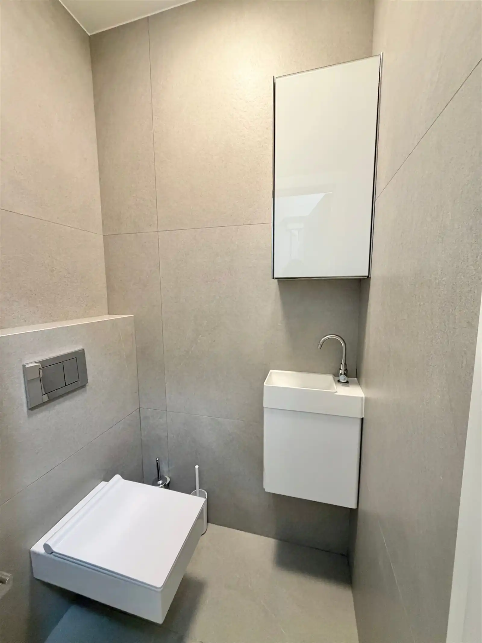 Gemeubeld 2 slaapkamer appartement van 130m² op topligging hartje stadscentum. foto 9