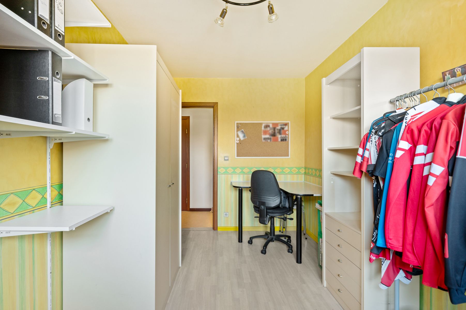 Goed onderhouden HOB met groengebied in achtertuin foto 14