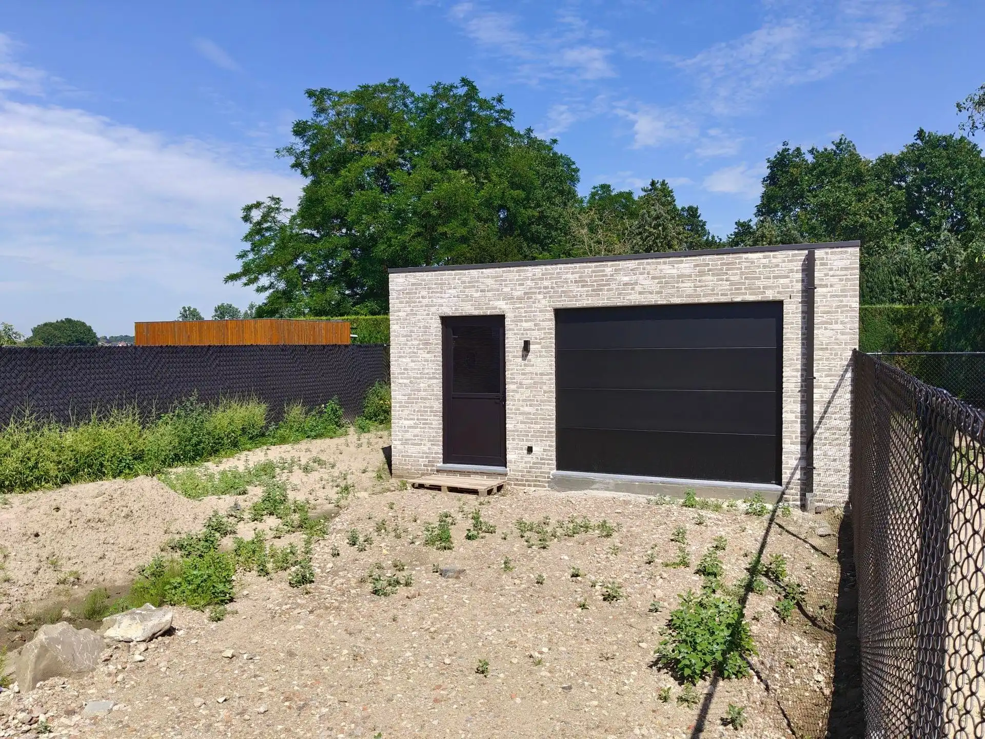 Volledig afgewerkte nieuwbouwwoning met 3 slaapkamers foto 2
