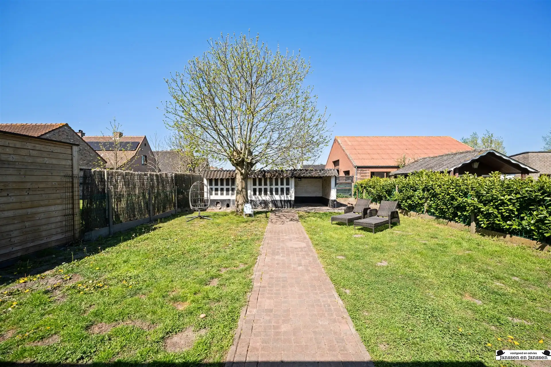 Instapklare gezinswoning met tuin nabij Brugge foto 19