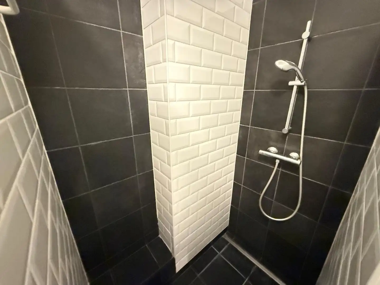 RUIM GELIJKVLOERSAPPARTEMENT foto 5