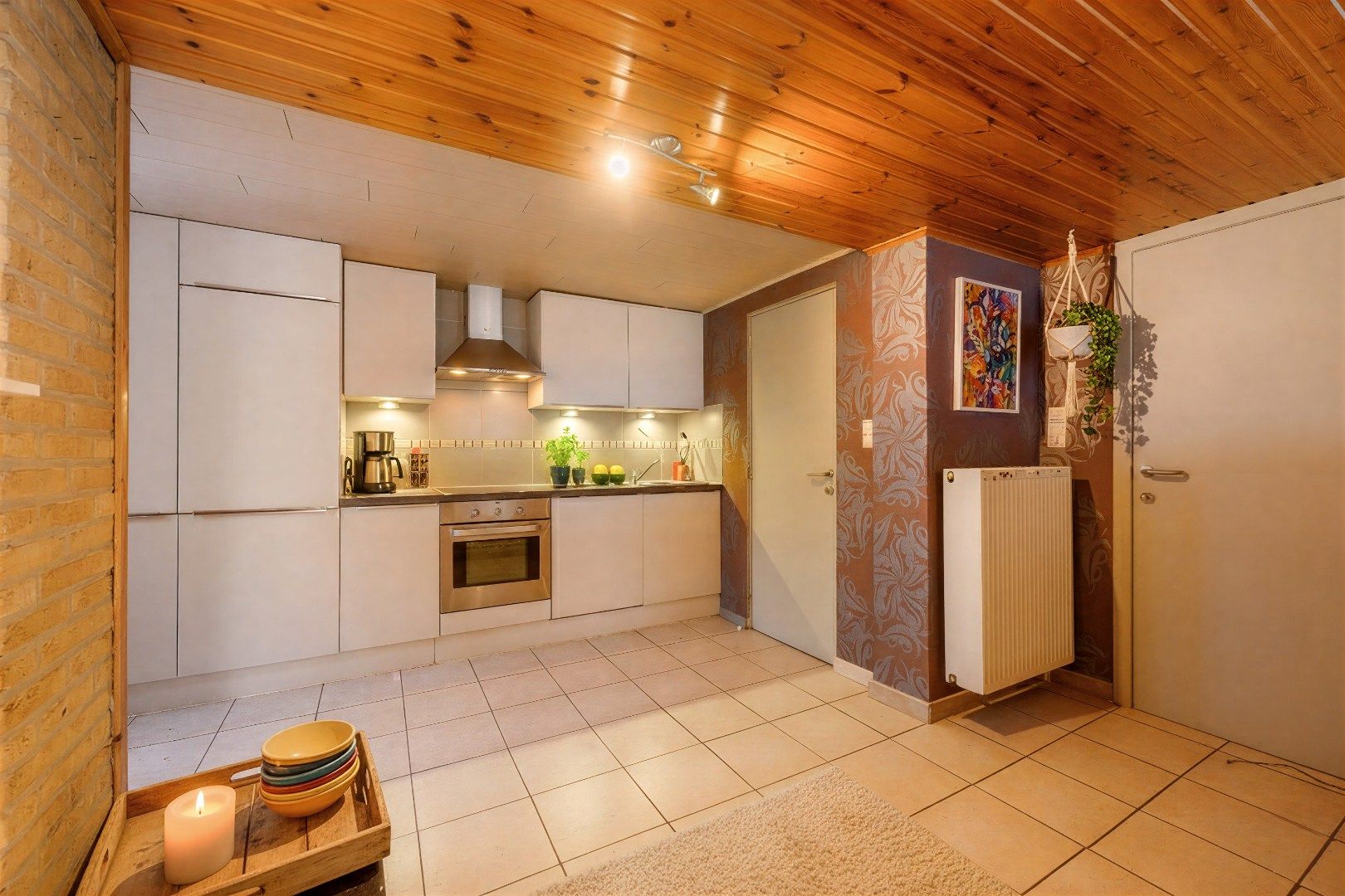 INSTAPKLARE STADSWONING (2 SLPKS) IN HARTJE TIELT MET GARAGE! foto 4